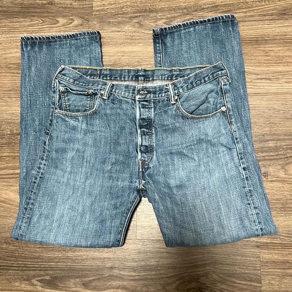 Levi’s 501 / 38 waist x 32 length / blue jeans  button fly